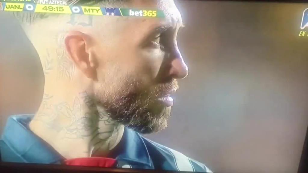 逆天！守門員扭屁股嘲諷拉莫斯裁判竟然毫無表示