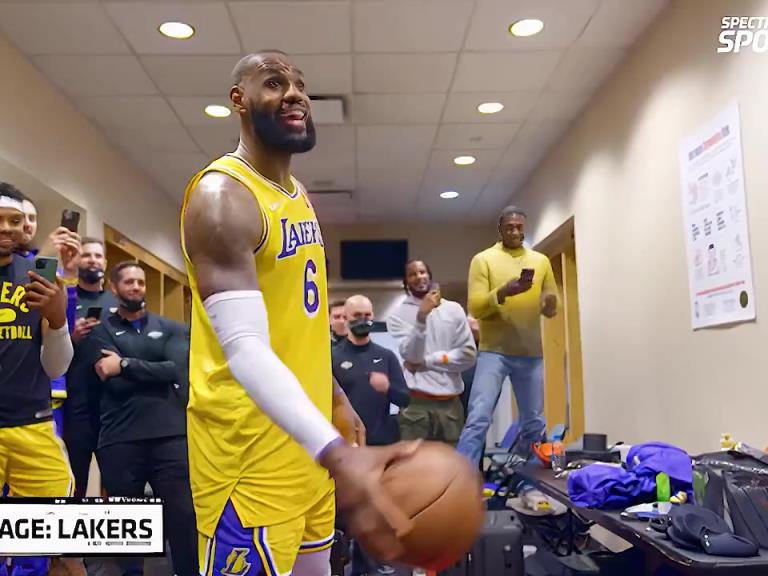 里弗斯絕殺之后湖人隊(duì)的更衣室氛圍，簡直不要太和諧！！