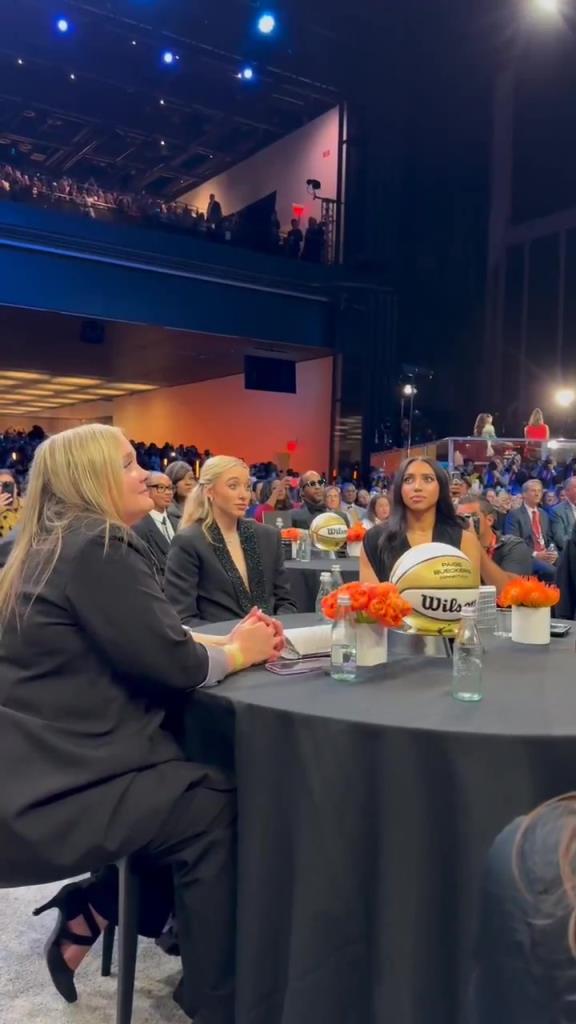 今天這穿搭，差點(diǎn)沒認(rèn)出來！佩奇-布克斯當(dāng)選WNBA狀元后十分淡定